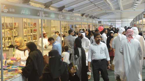 معرض البحرين الدّوليّ للكتاب، يستقبل حتّى يومه الرّابع ما يزيد عن 30 ألف زائر، والأحداث الثّقافيّة تواصلُ استحضارها للإشكاليّات الفكريّة والثّقافيّة ضمن برنامج المعرض

