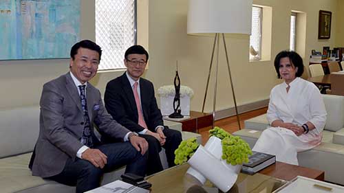 معالي الشيخة مي تستقبل السفير الياباني، وتأكيد مشترك على تطوير التعاون الثقافي في البلدين

