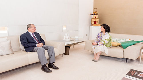 H.E Shaikha Mai Receives the Chinese Ambassador, Common cultural projects discussed
