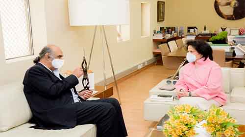 الشيخة مي تستقبل الشاعر قاسم حداد
