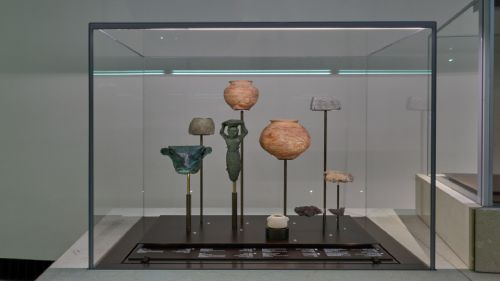 هيئة البحرين للثقافة والآثار تشارك في افتتاح متحف زايد الوطني وتعرض 19 قطعة أثرية من دلمون وتايلوس

