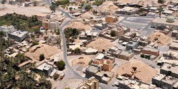 Tour at The Royal Mounds of A’ali