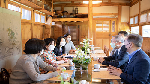 H.E Shaikha Mai Began a Visit South Korea and Enhancing Cultural Relations on the Agenda, H.E: Embracing culture to achieve sustainable development is a common denominator the two friendly nations

