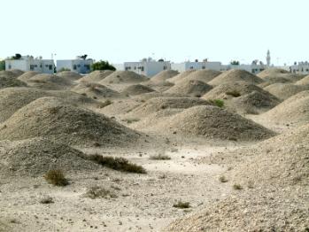 Madinat Hamad 1 Burial Mounds Field - Buri